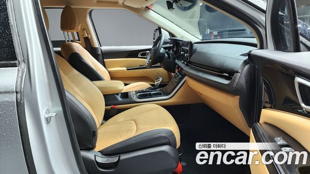 Kia Canival 2023 — photo 16