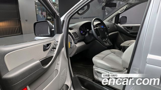 Hyundai Starex 2021 — photo 13