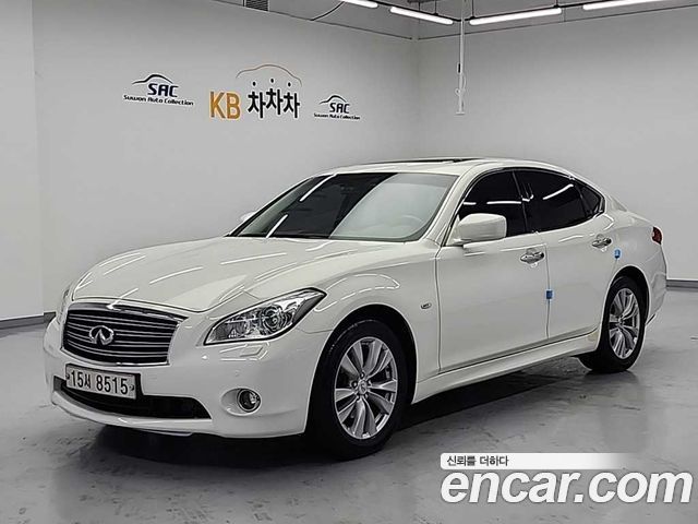 Infiniti M 2011 — photo 1