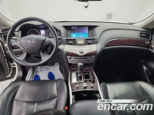 Infiniti M 2011 — photo 7
