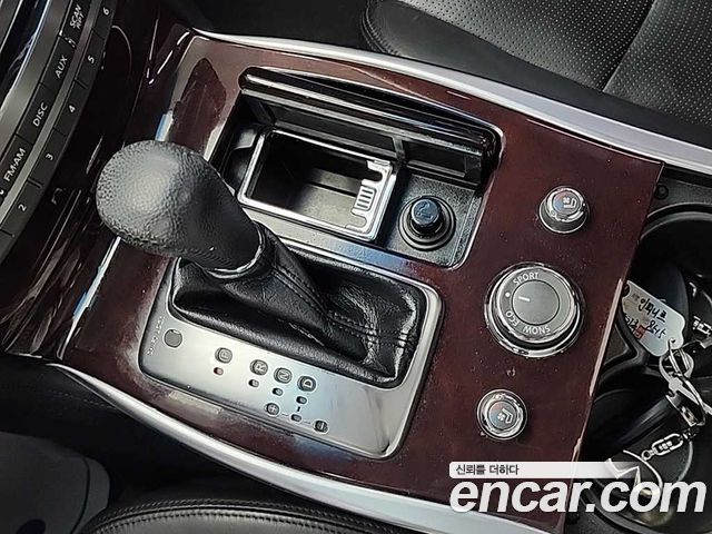 Infiniti M 2011 — photo 8