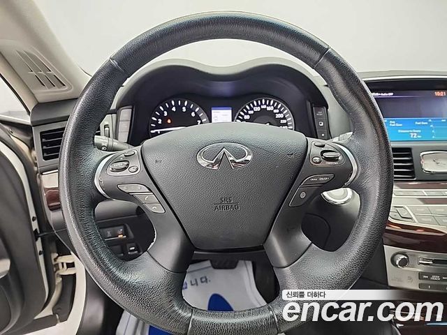 Infiniti M 2011 — photo 9