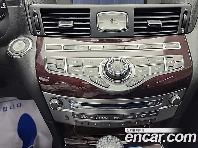 Infiniti M 2011 — photo 10