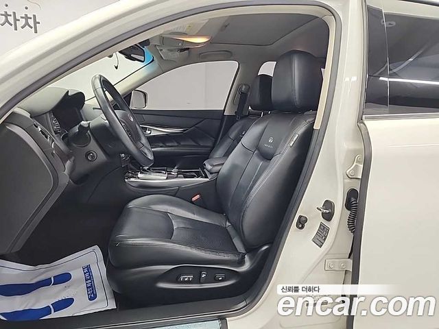 Infiniti M 2011 — photo 11
