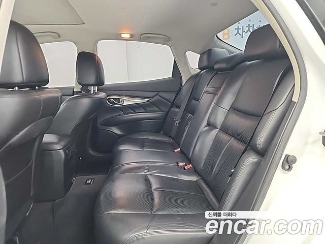 Infiniti M 2011 — photo 12
