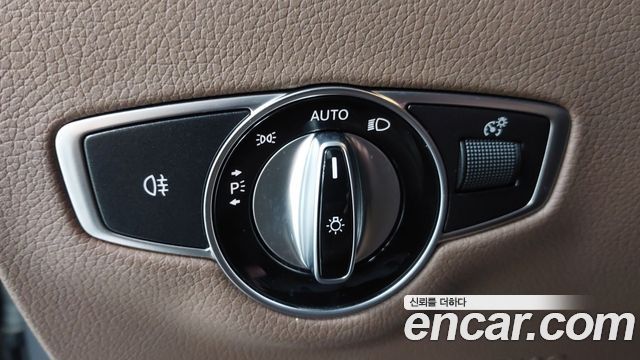 Mercedes-Benz E-Class 2021 — photo 9