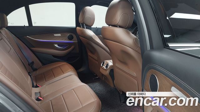 Mercedes-Benz E-Class 2021 — photo 10