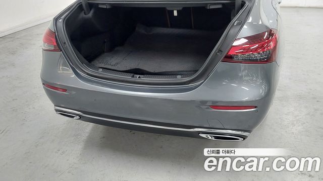 Mercedes-Benz E-Class 2021 — photo 11