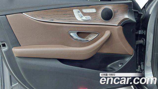 Mercedes-Benz E-Class 2021 — photo 15
