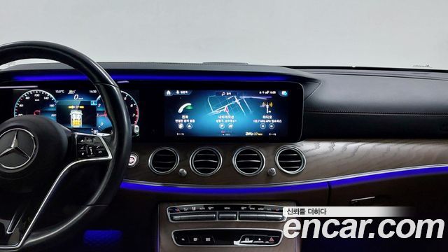 Mercedes-Benz E-Class 2021 — photo 16