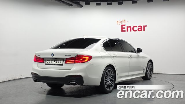 BMW 5-Series 2018 — photo 2