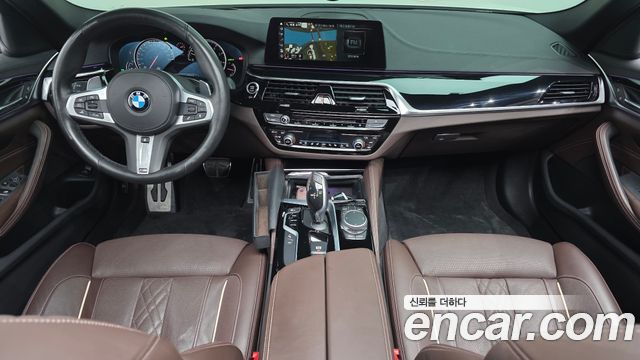 BMW 5-Series 2018 — photo 10