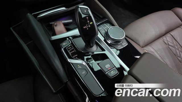 BMW 5-Series 2018 — photo 12