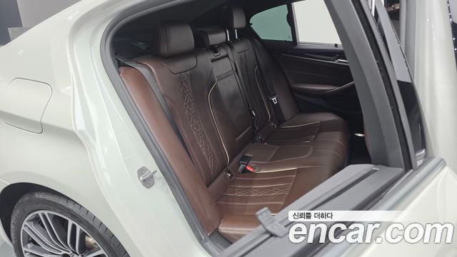 BMW 5-Series 2018 — photo 17