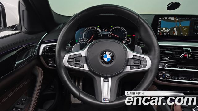 BMW 5-Series 2018 — photo 21