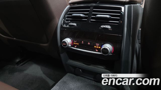 BMW 5-Series 2018 — photo 25