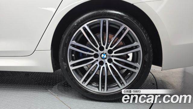 BMW 5-Series 2018 — photo 7