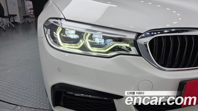 BMW 5-Series 2018 — photo 8