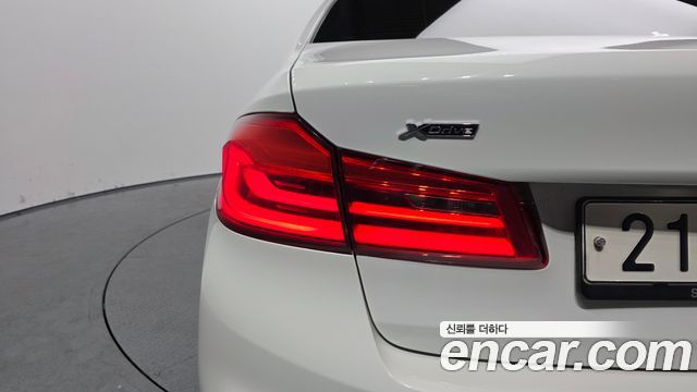 BMW 5-Series 2018 — photo 9