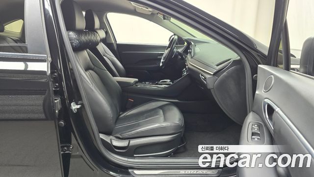 Hyundai Sonata 2021 — photo 17