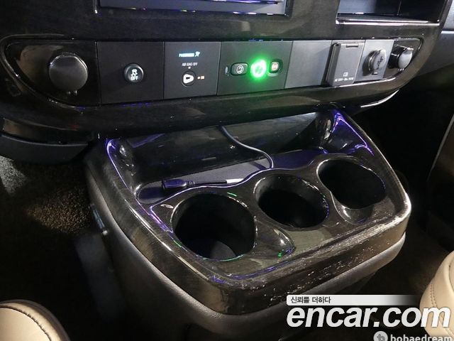 GMC Savana 2022 — photo 19
