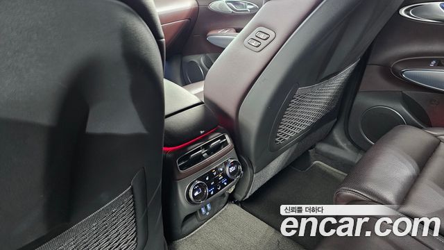 Genesis GV70 2021 — photo 24