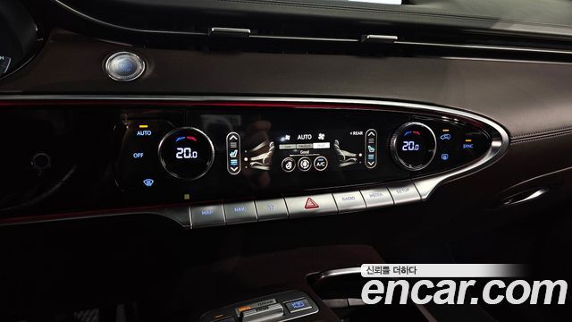 Genesis GV70 2021 — photo 28