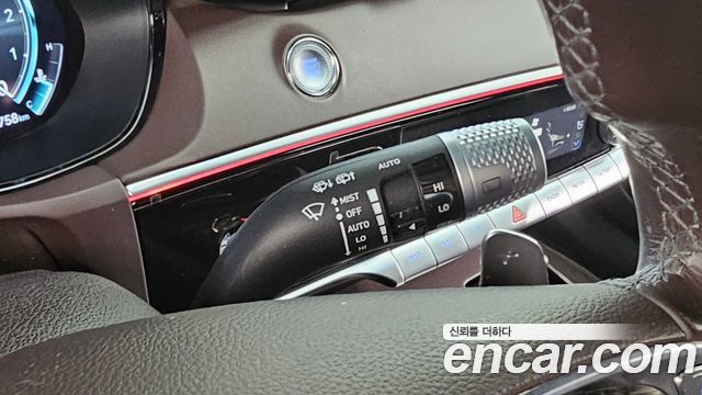 Genesis GV70 2021 — photo 31