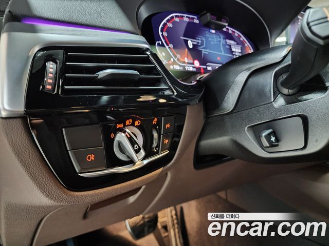 BMW Gran Turismo 2022 — photo 17