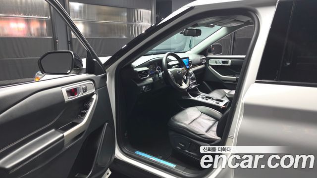 Ford Explorer 2021 — photo 13