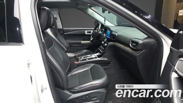 Ford Explorer 2021 — photo 17