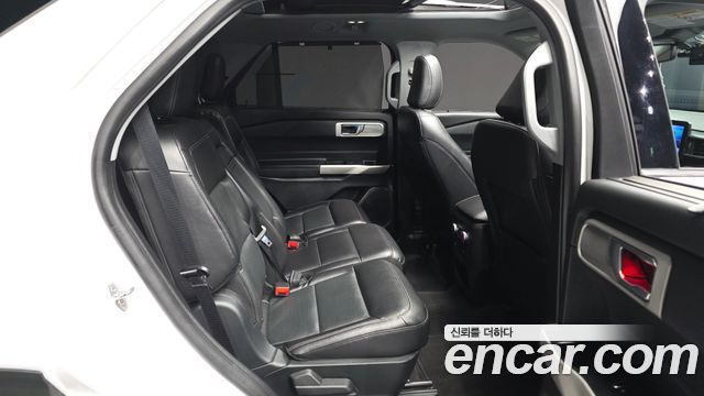 Ford Explorer 2021 — photo 18