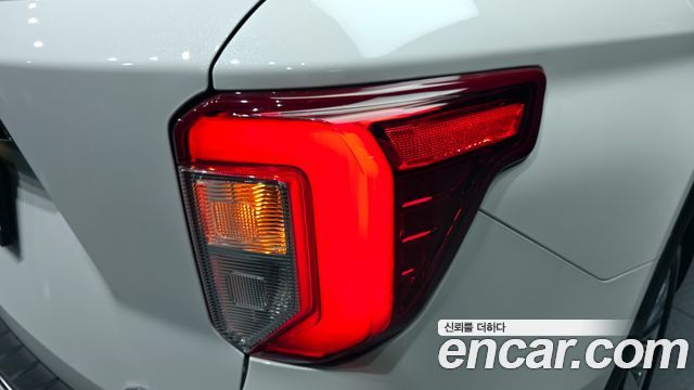 Ford Explorer 2021 — photo 9