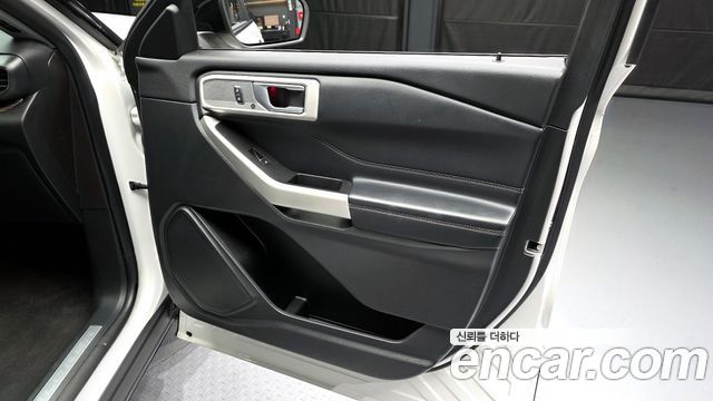 Ford Explorer 2021 — photo 14