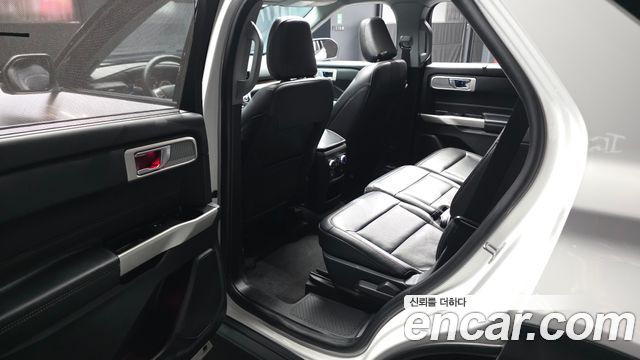 Ford Explorer 2021 — photo 16