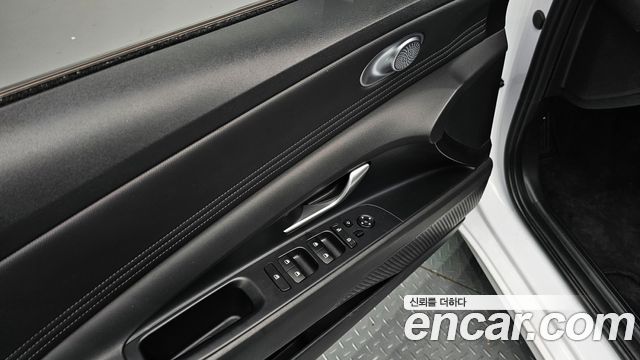 Hyundai AVANTE 2023 — photo 18