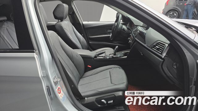 BMW 3-Series 2017 — photo 11