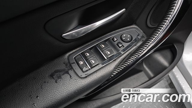 BMW 3-Series 2017 — photo 18