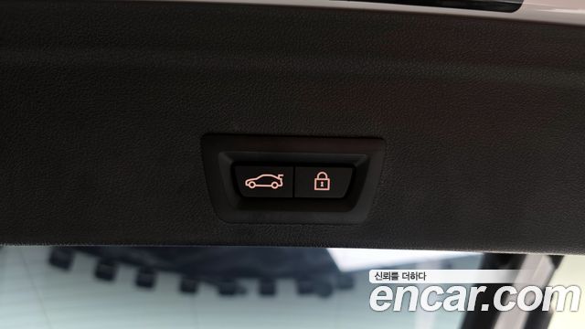 BMW X6M 2023 — photo 25