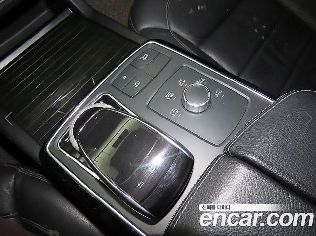 Mercedes-Benz GLE-Class 2016 — photo 13