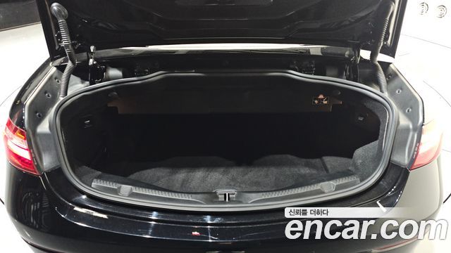 Mercedes-Benz E-Class 2018 — photo 28