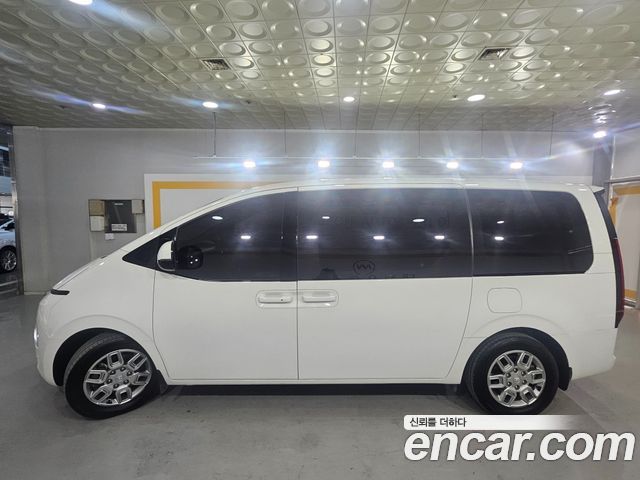 Hyundai Staria 2022 — photo 3