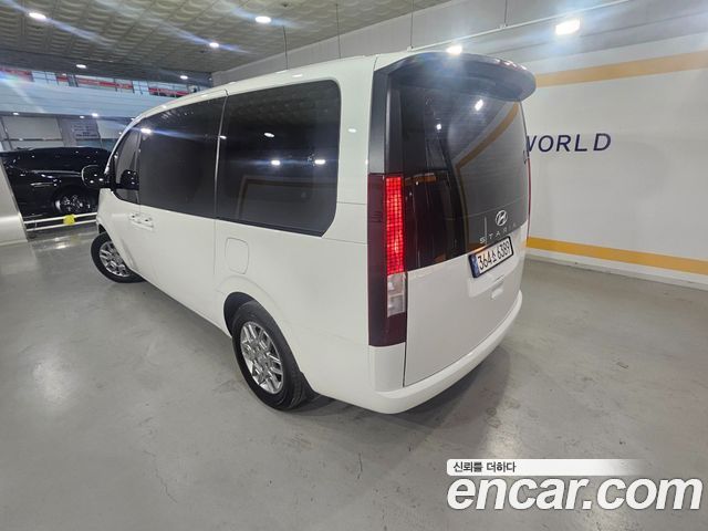 Hyundai Staria 2022 — photo 4