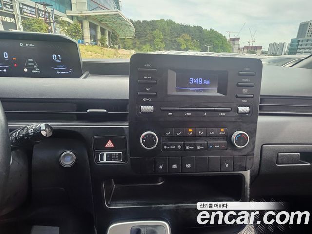 Hyundai Staria 2022 — photo 16