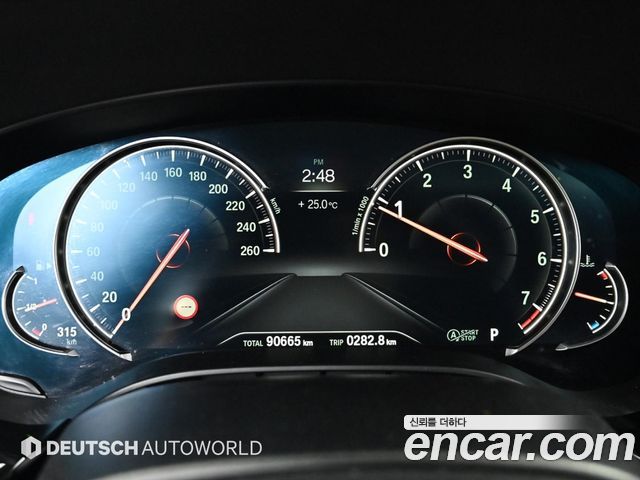BMW 5-Series 2017 — photo 10