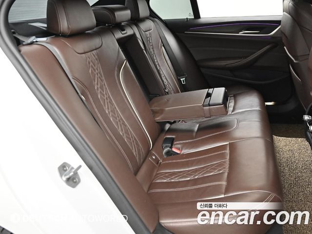 BMW 5-Series 2017 — photo 13