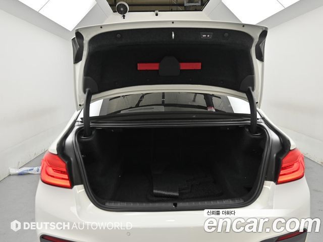 BMW 5-Series 2017 — photo 20