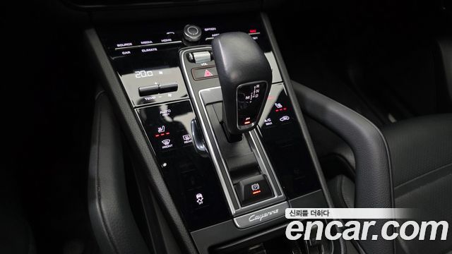 Porsche Cayenne 2021 — photo 12