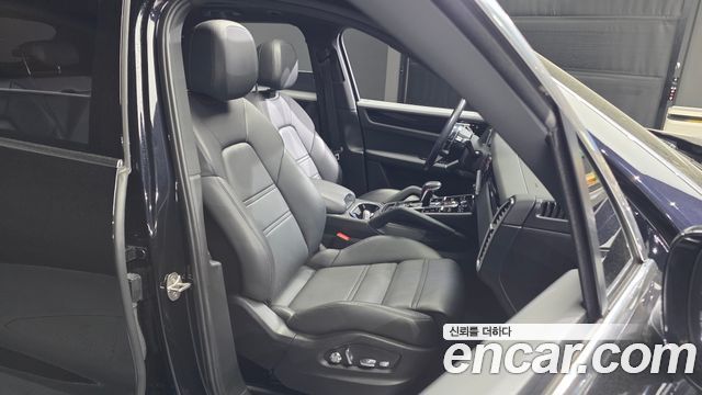 Porsche Cayenne 2021 — photo 18