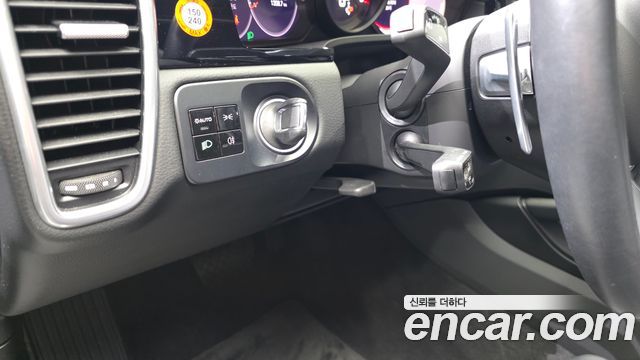 Porsche Cayenne 2021 — photo 21